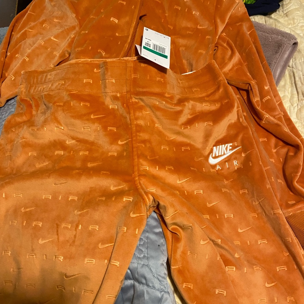 Women’s Nike Sweatsuit